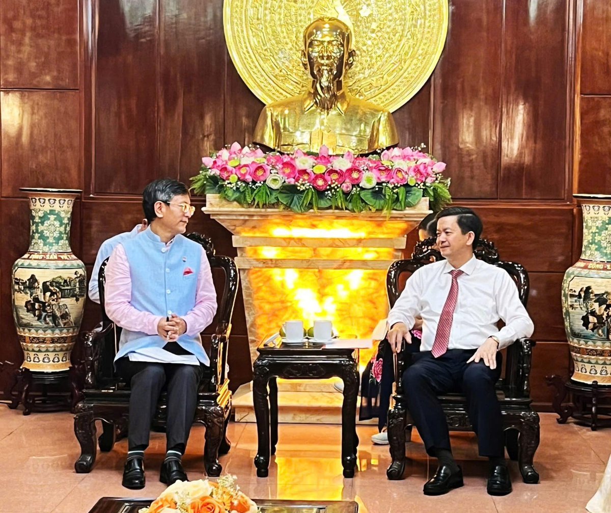 Ambassador met H.E. Le Quang Tung, Secretary of the Can Tho Municipal Party Committee