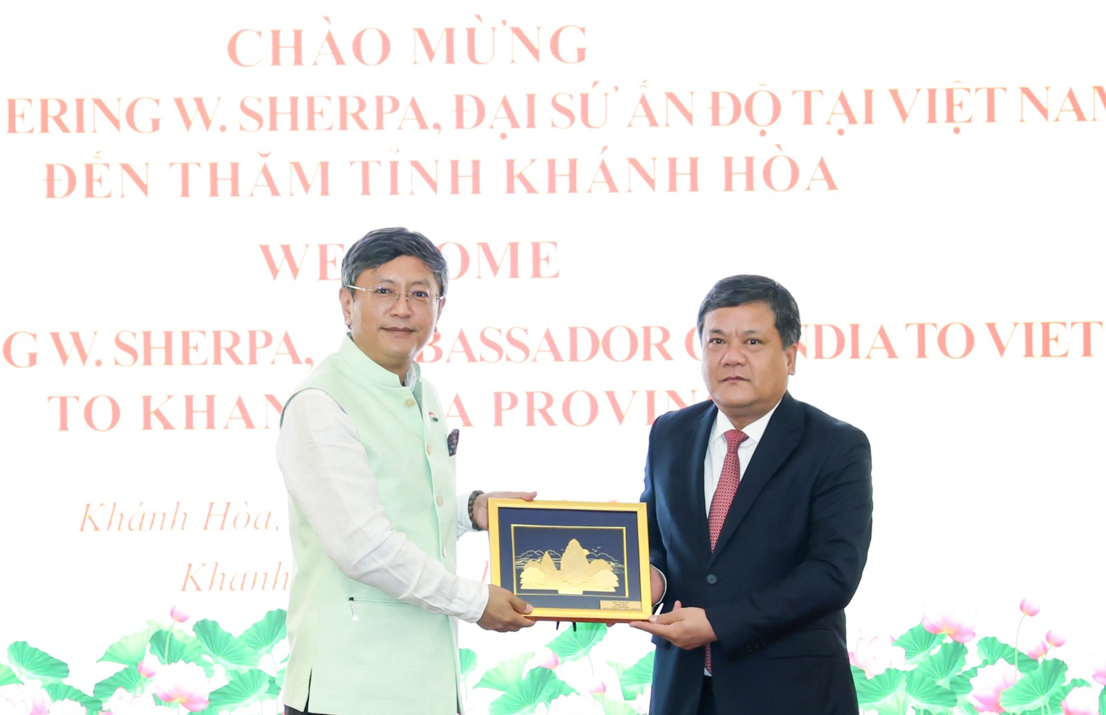 Ambassador met H.E. Tran Phong, Secretary of Khanh Hoa Provincial Party Committee