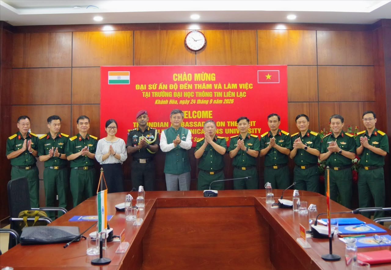 Ambassador's visit to Army Software Park, Nha Trang