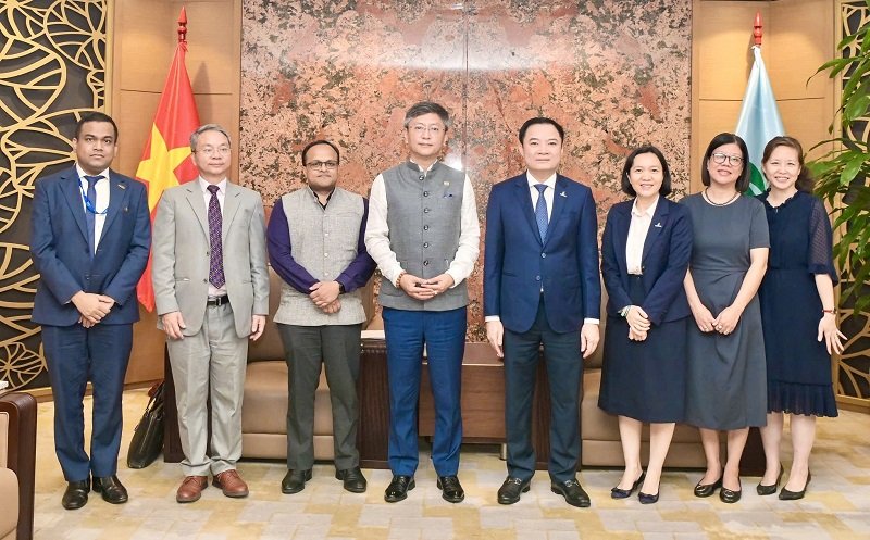 Ambassador's meeting with Chairman of PetroVietnam (Vietnam National Industry - Energy Group)