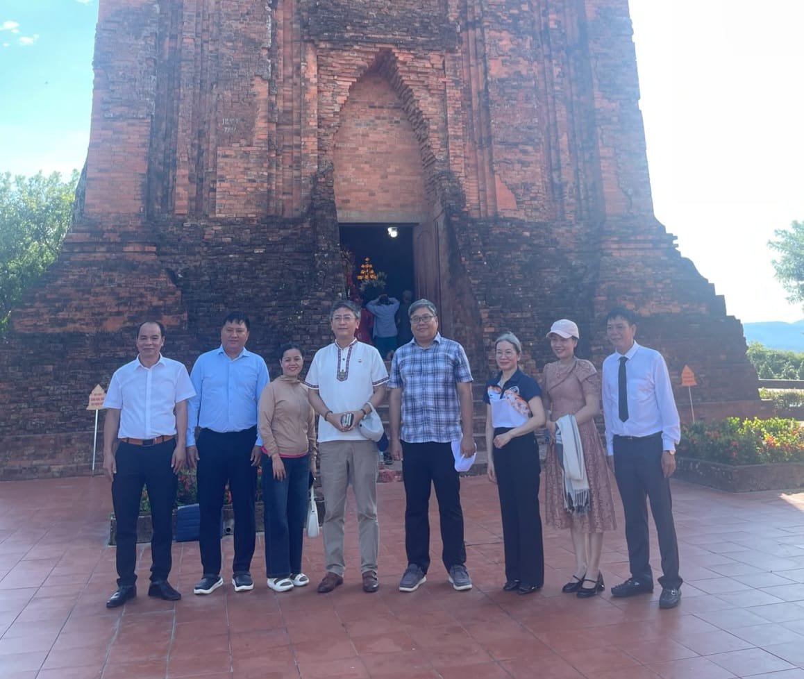 Ambassador visited Nhan Tower in Dak Lak Province on 27 June 2026