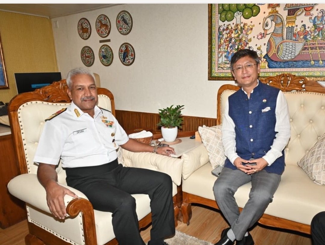Ambassador visited INS Udaygiri and INS Kavaratti during their port call to Ho Chi Minh City