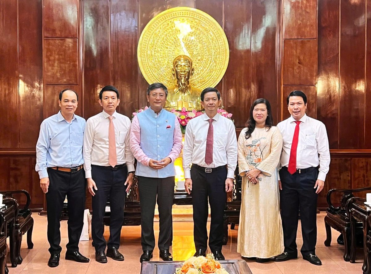Ambassador met H.E. Le Quang Tung, Secretary of the Can Tho Municipal Party Committee