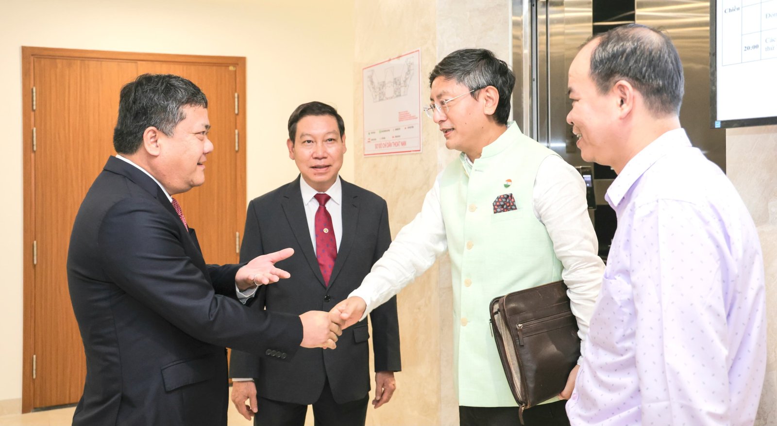 Ambassador met H.E. Tran Phong, Secretary of Khanh Hoa Provincial Party Committee
