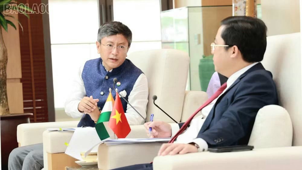 Ambassador's meeting with H. E. Mr. Duong Quoc Huy, Party Secretary of Lao Cai Province at Yen Bai Ward