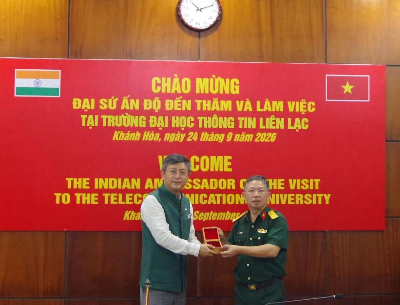 Ambassador's visit to Army Software Park, Nha Trang