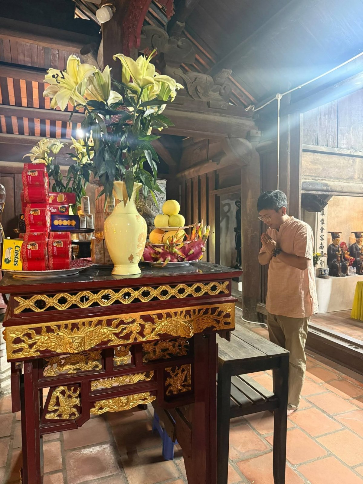 Ambassador visited the Dau Pagoda and But Thap Pagoda in Bac Ninh Province