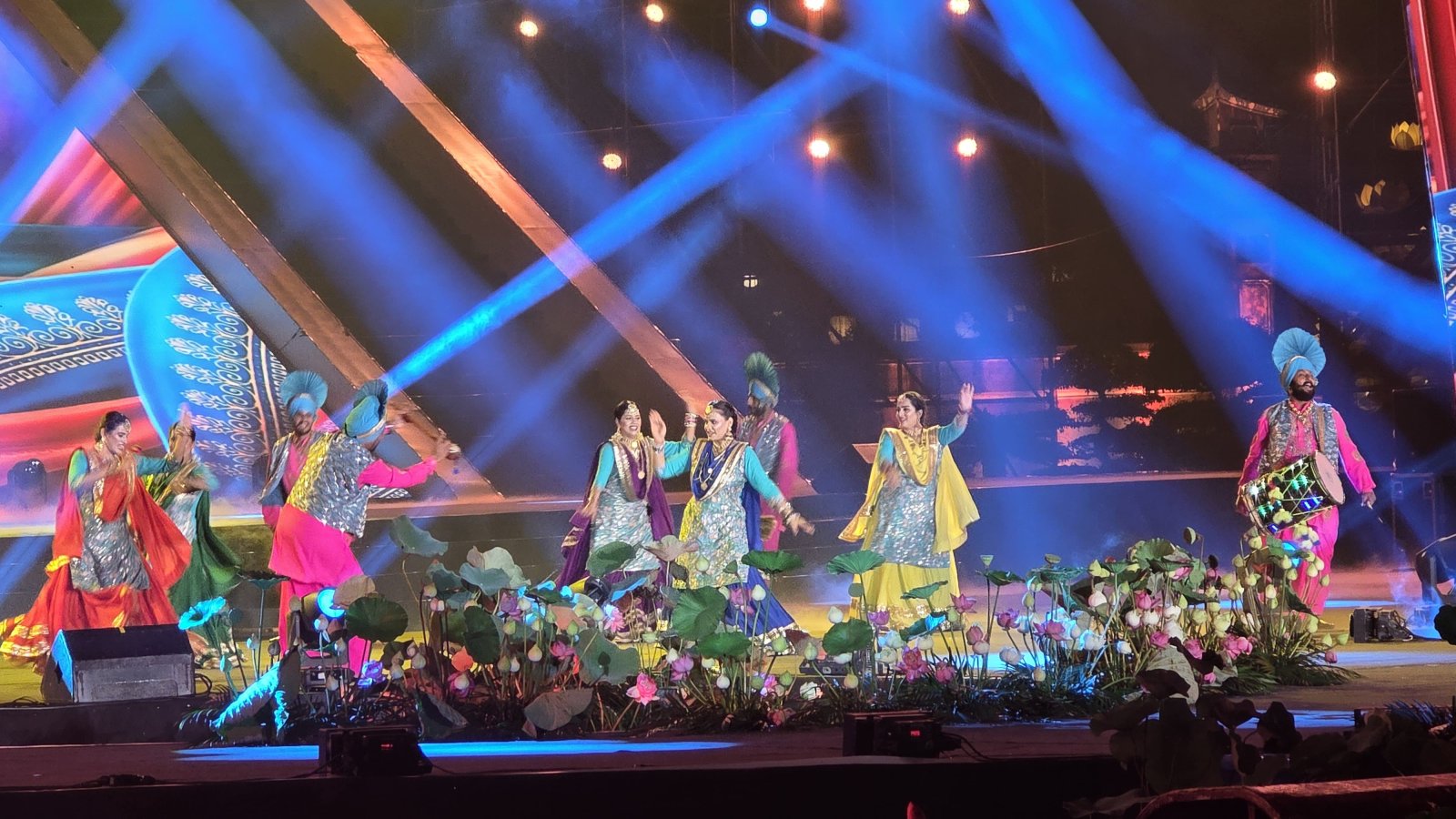 A dynamic 12-member Punjabi cultural troupe mesmerized audiences at the Thang Long - Hanoi Festival