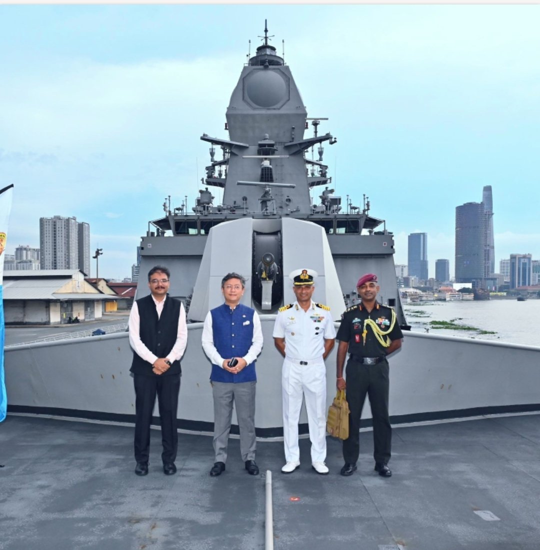 Ambassador visited INS Udaygiri and INS Kavaratti during their port call to Ho Chi Minh City