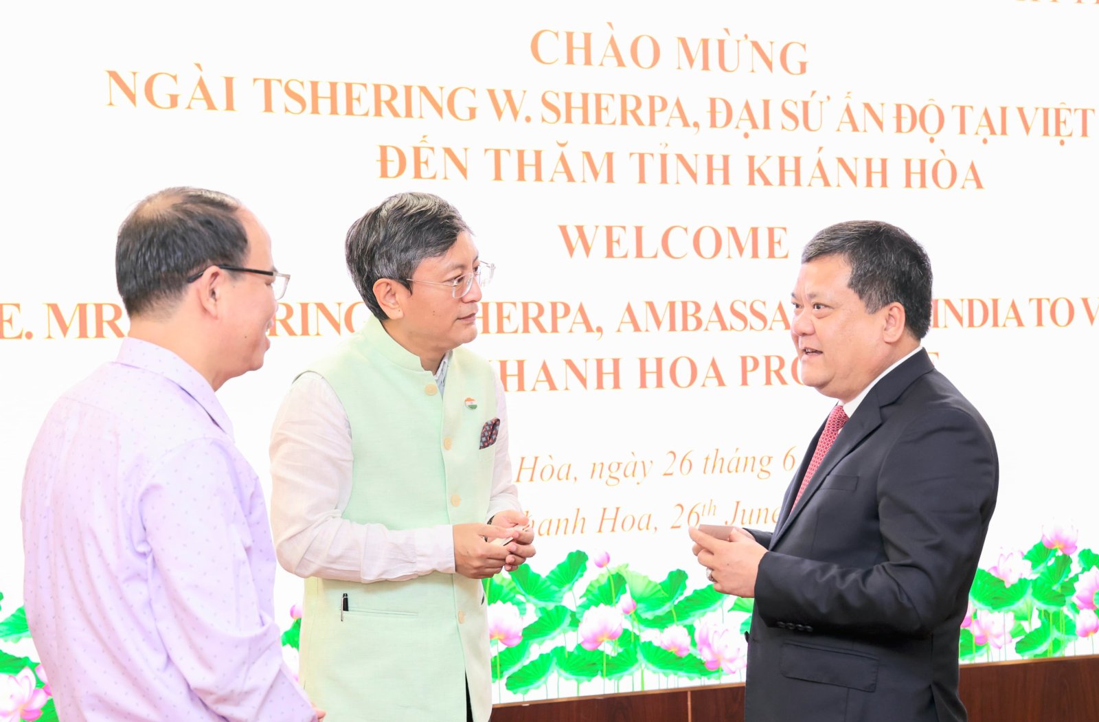 Ambassador met H.E. Tran Phong, Secretary of Khanh Hoa Provincial Party Committee