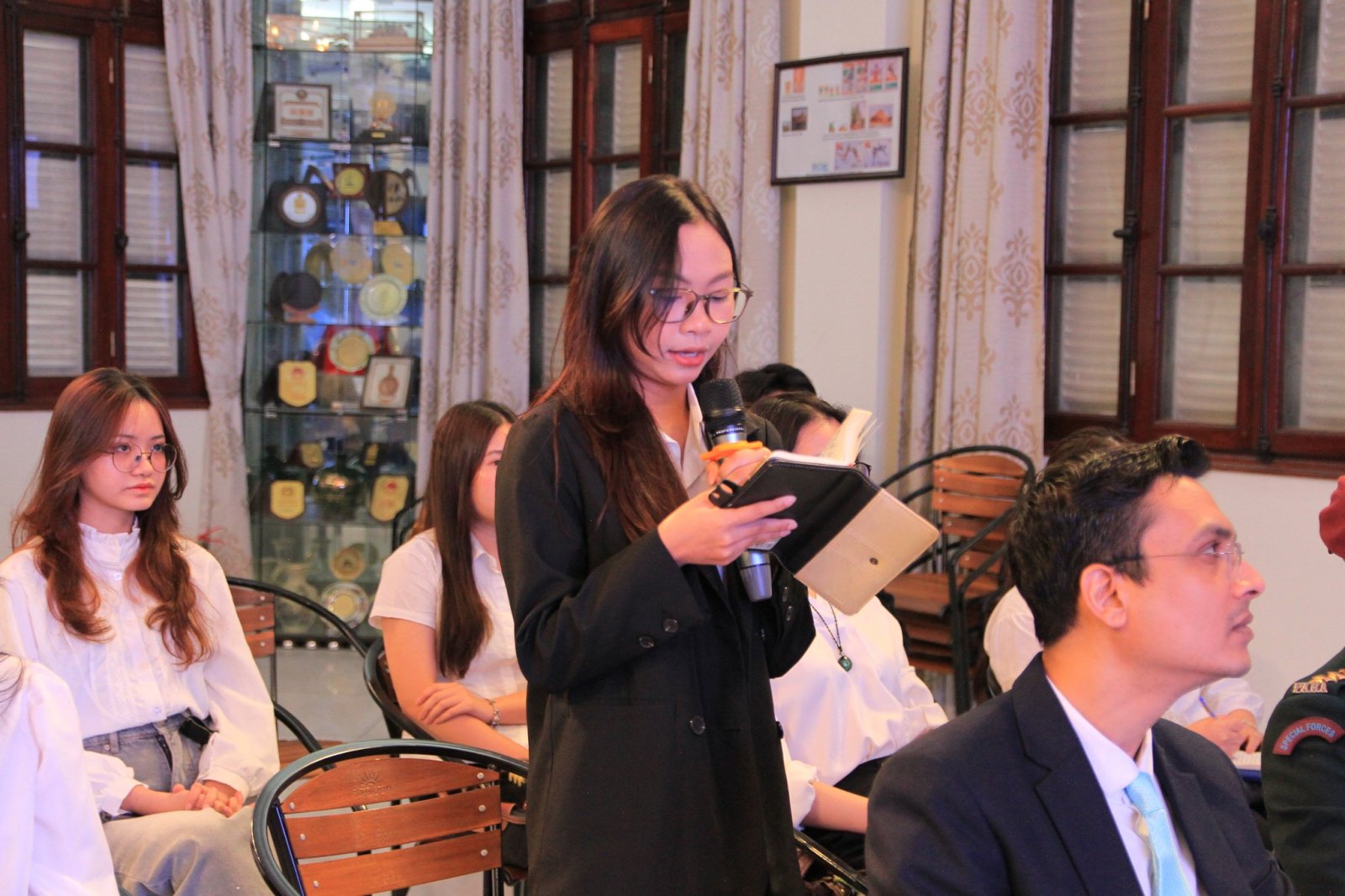 Visit of undergraduate students from the Hanoi Open University to the Embassy