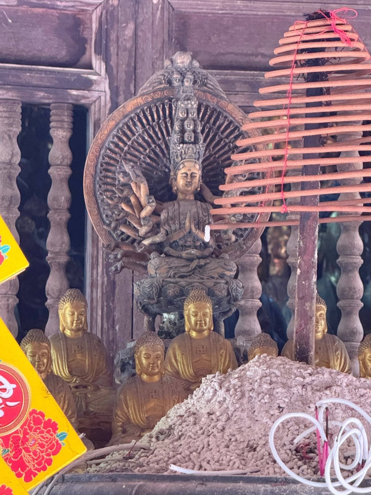 Ambassador visited the Dau Pagoda and But Thap Pagoda in Bac Ninh Province