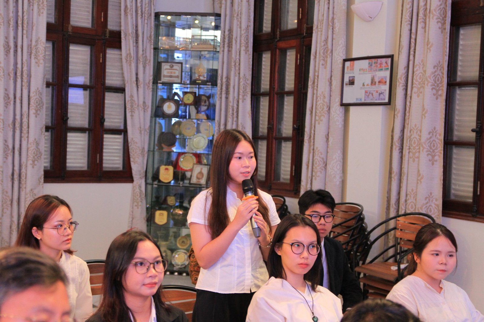 Visit of undergraduate students from the Hanoi Open University to the Embassy