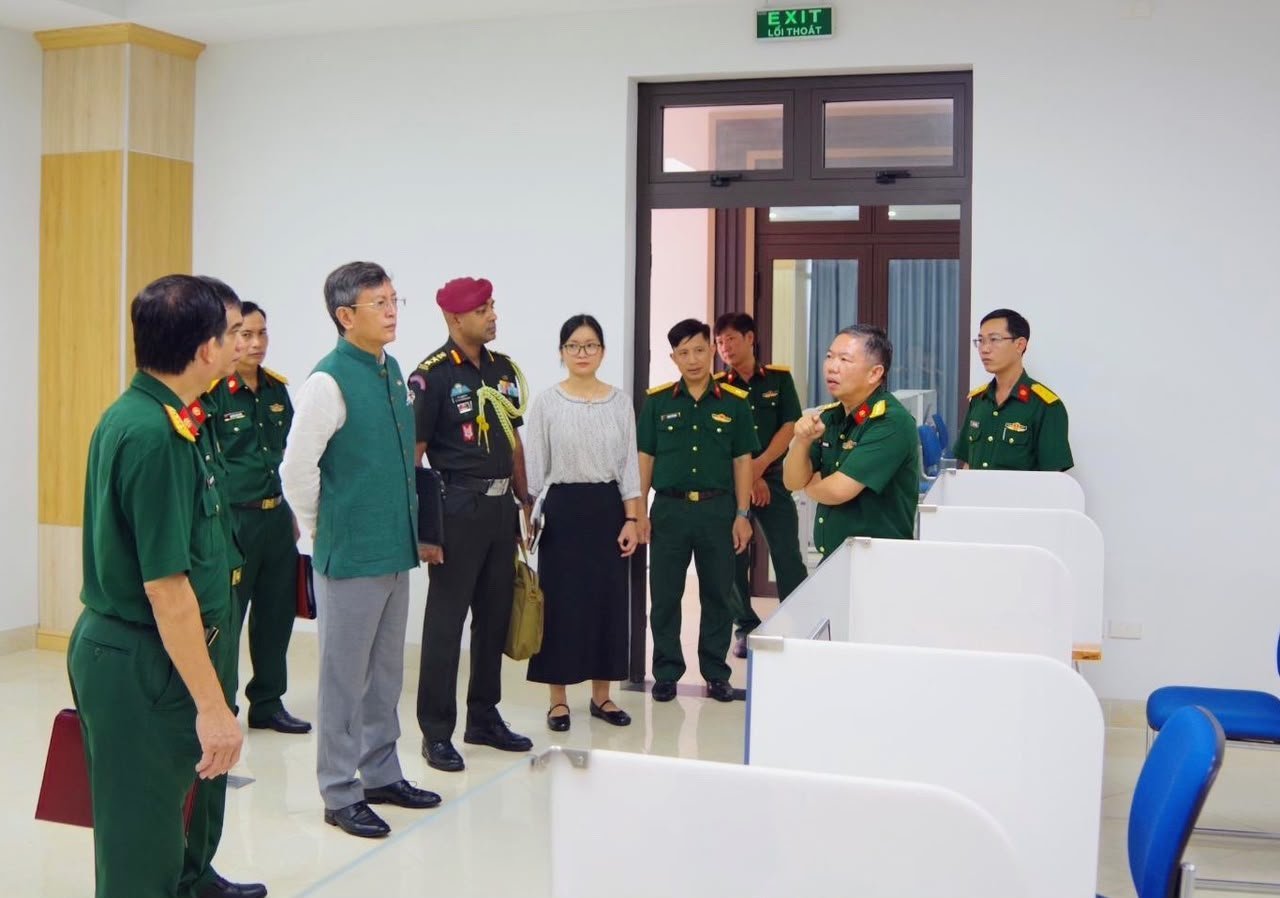 Ambassador's visit to Army Software Park, Nha Trang