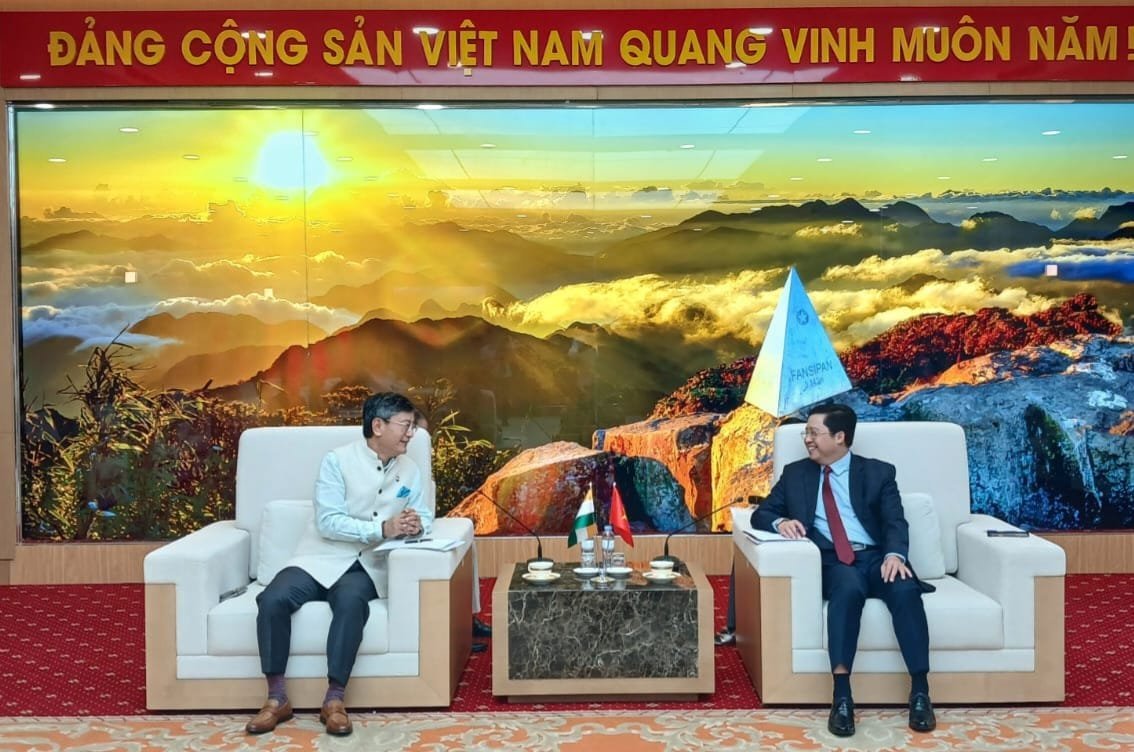 Ambassador met H.E. Mr. Duong Quoc Huy, Party Secretary of Lao Cai Province at Yen Bai Ward
