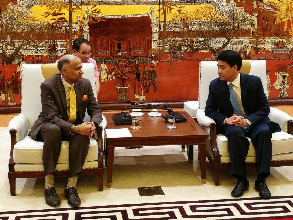 Ambassador meets Chairman, People&#039;s Committee of Hanoi