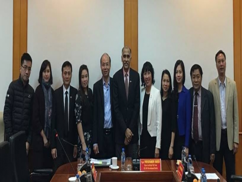 Ambassador visits Ho Chi Minh Academy of Politics