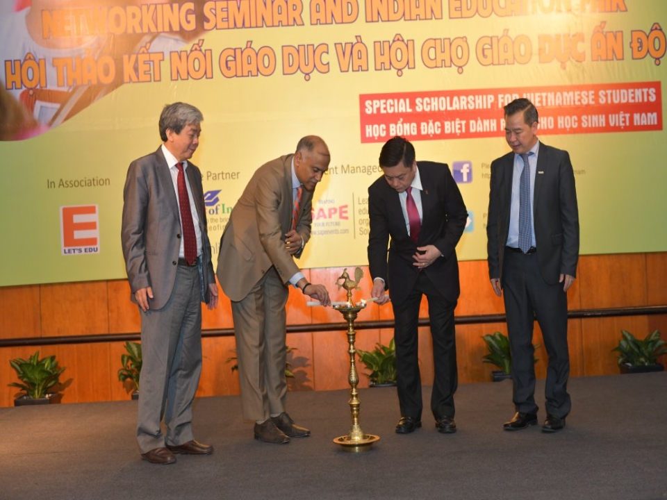 Embassy hosts Indian Education Fair in Hanoi