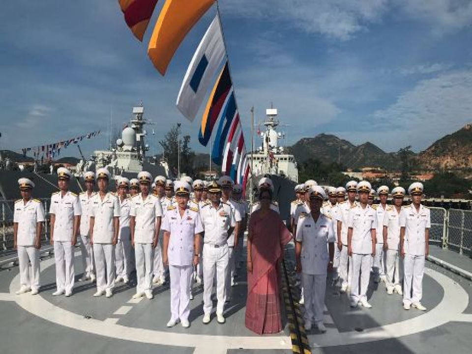 Defence Minister visits Cam Ranh Naval Base