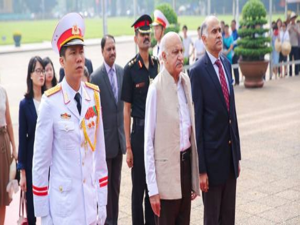 MOS laid a wreath at Ho Chi Minh Mausoleum in Hanoi