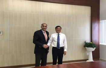 Ambassador P. Harish had a meeting with Chairman of the People's Committee of Kien Giang Province in Ha Tien city and discussed means to improve economic, cultural and people-to-people relations between the province and India.