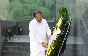 Paying respect at Ho Chi Minh Mausoleum