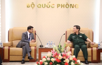 Ambassador calls on Defence Minister of Vietnam