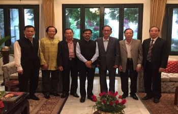 Ambasssdor hosts former Ambassadors of Vietnam to India