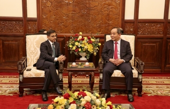 Ambassador Meets Vice Chairman in President's Office
