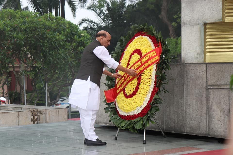Raksha Mantri paying homage at the Ho Chi Minh Mausoleum and the Martyrs' Monument in Hanoi at the commencement of his visit (8 June 2022)