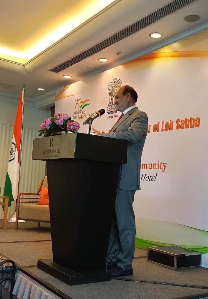 Hon'ble Speaker addressing the Indian Community members in Ho Chi Minh City (21 April 2022)