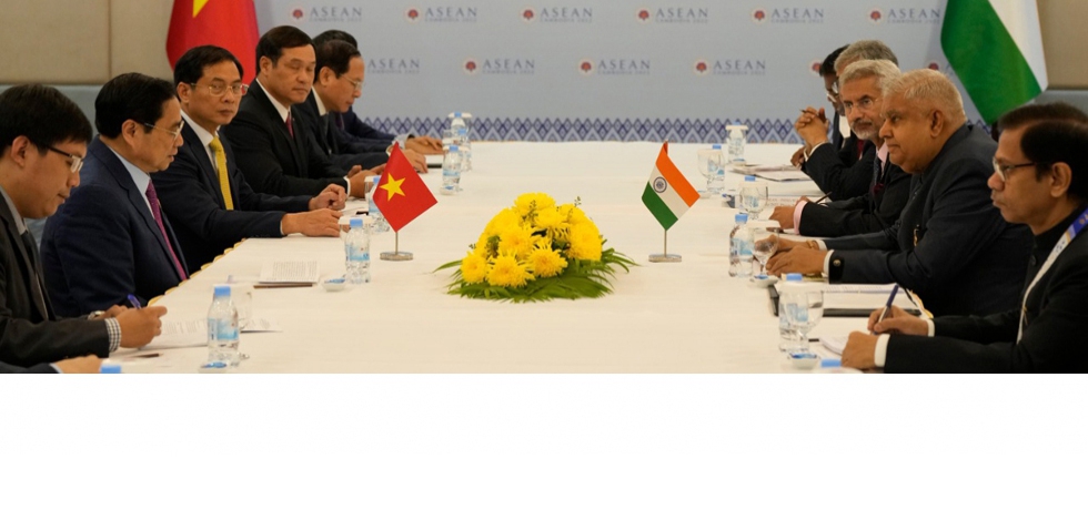 Vice President of India, Mr. Jagdeep Dhankar met the Prime Minister of Vietnam, Mr. Pham Minh Chinh on 12 November 2022 in Phnom Penh on the sidelines of the 19th India-ASEAN Summit 