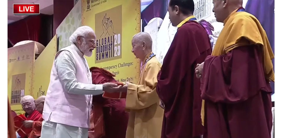 Prime Minister H.E. Mr. Narendra Modi with Supreme Patriarch of Vietnam Buddhist Sangha, His Holiness Thich Tri Quang at Global Buddhist Summit in Delhi on 20 April 2023