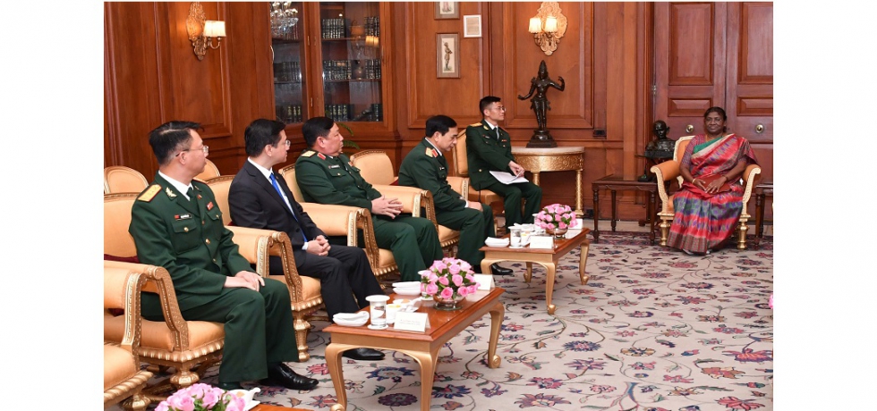 Vietnam's Minister of National Defence General Phan Van Giang called on Hon'ble President of India, Smt. Droupadi Murmu at Rastrapati Bhavan, New Delhi on 19 June 2023