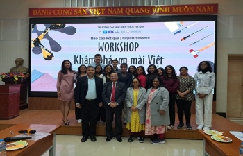Những người tham gia trao đổi sinh viên Đại học Manipal của Ấn Độ đã gặp gỡ các quan chức Đại sứ quán trong một hội thảo tại Đại học Kiến trúc Hà Nội.